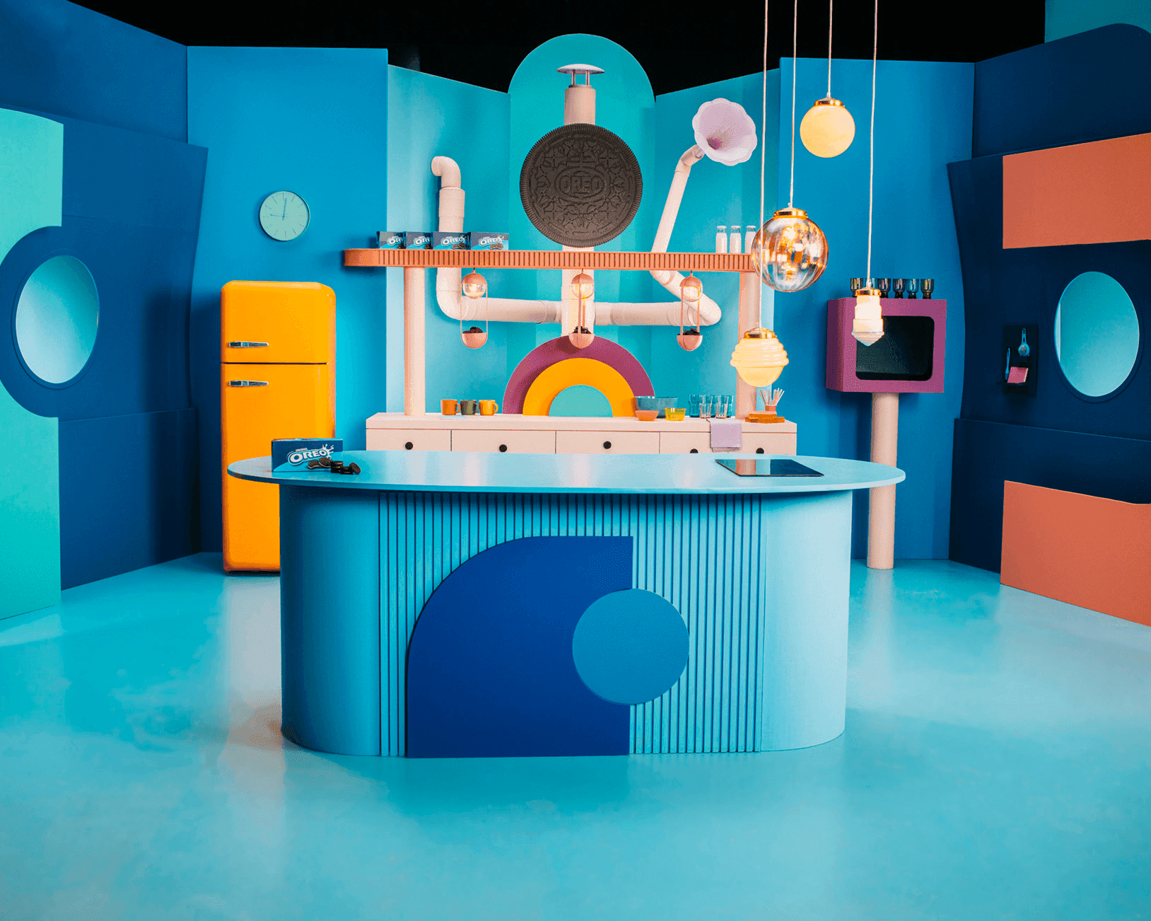 Cocina con estilo modernista pero infantil